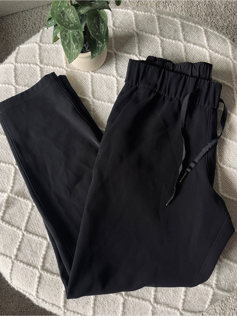 Lululemon Black Pull-On Drawstring Pants Size 6